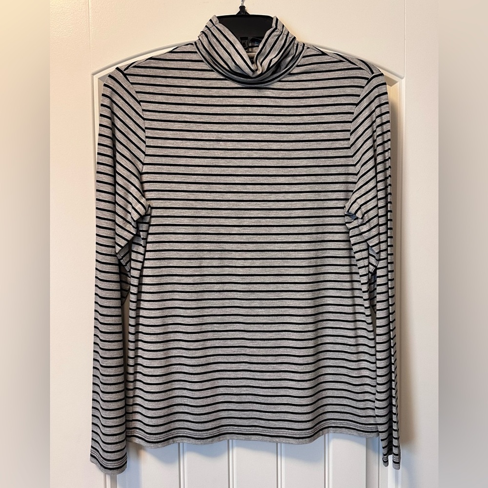 NWOT, Chico’s Gray & Black LS Stripe Ruched Turtleneck Top, Size 0